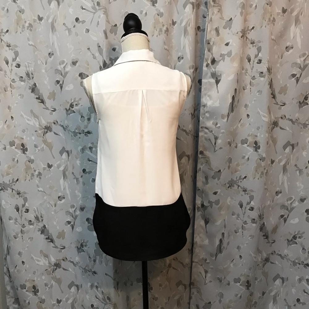 Talbots Button Top - Picture 4 of 5